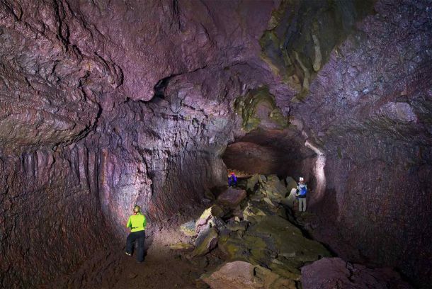 Vidgelmir grotta
