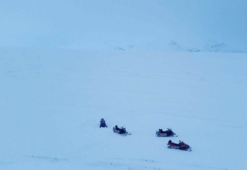 snöskoter Island natur