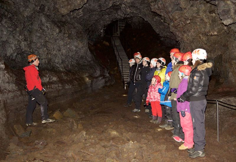 grottvandring island