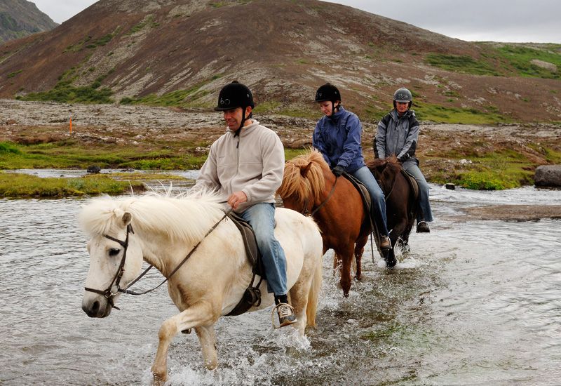 Ridtur vid vulkanen Helgafell