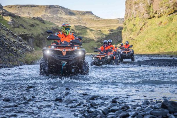 island ATV svart sandstrands