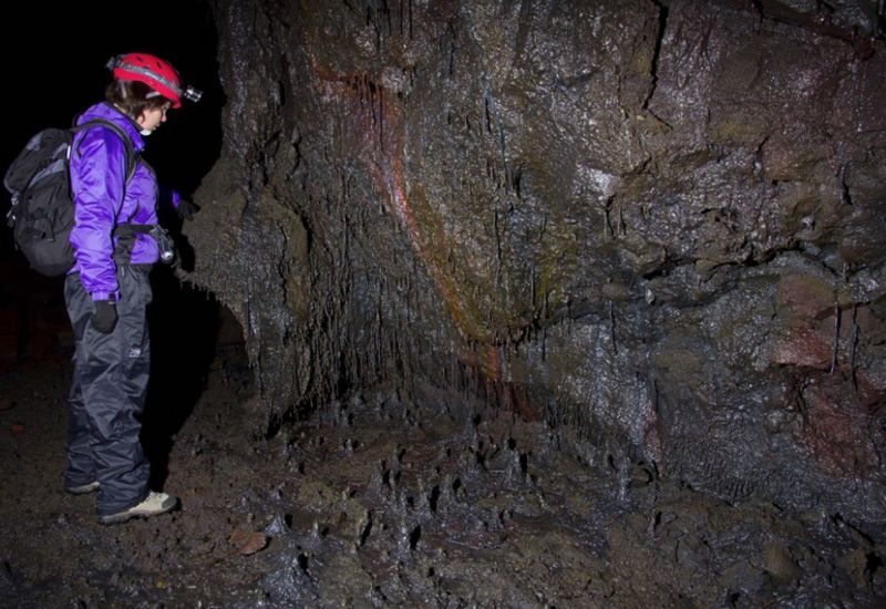 största lavagrottan island